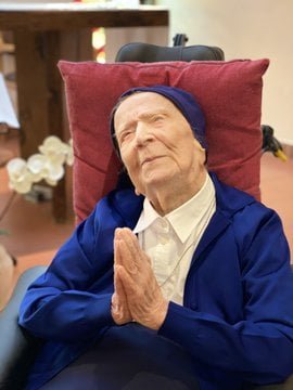 UMA FREIRA FRANCESA QUEBRA RECORDE AO FAZER 118 ANOS A FRENCH NUN