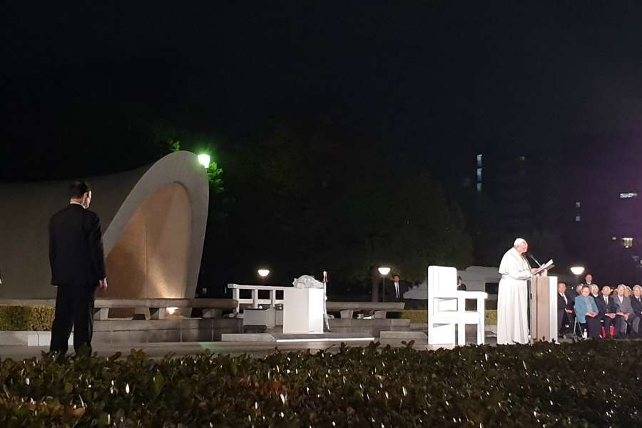 Pope Francis in Hiroshima: ‘Never again war’  …Le pape François à Hiroshima: ‘Plus jamais de guerre’