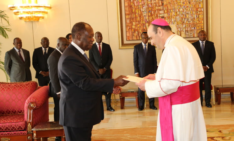 APRESENTAÇÃO DOS CREDENCIAIS DO NOCE APOSTÓLICO NO COSTA DO MARFIM xxx PRESENTATION OF THE CREDENTIALS OF THE APOSTOLIC NUNCIO COTE D’IVOIRE xxx PRESENTATION DES LETTRES DE CREANCE DU NONCE APOSTOLIQUE EN COTE D’IVOIRE