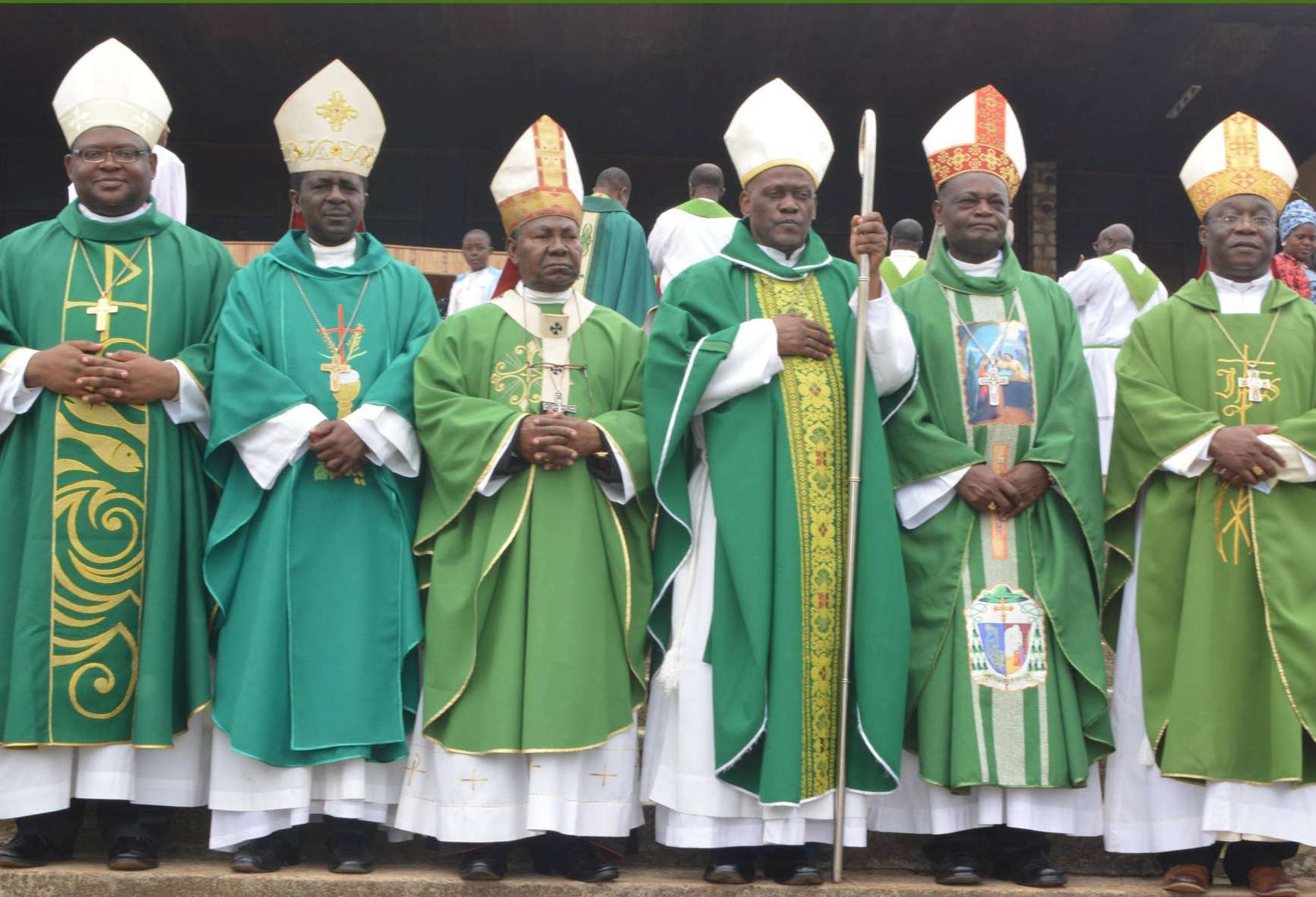 UM RELACIONAMENTO FEIO ENTRE A IGREJA DOS CAMARÕES E A CLASSE POLÍTICA.xxx AN UGLY RELATIONSHIP BETWEEN THE CHURCH IN CAMEROUN AND THE POLITICAL CLASS. xxx UNE RELATION LAIDIENNE ENTRE L’ÉGLISE AU CAMEROUN ET LA CLASSE POLITIQUE. xxx