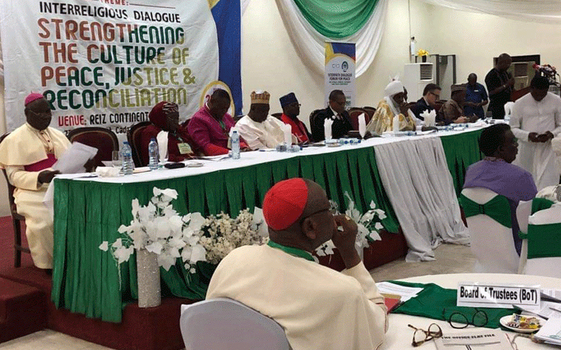 O ARCHBISHOP KAIGAMA INSISTA NA NECESSIDADE DE SUSTENTAR A CULTURA DO DIÁLOGO INTERRELIGIOSO GENUÍNO NA ÁFRICA.  xxx L’ARCHEVEQUE KAIGAMA INSISTE SUR LA NECESSITE DE MAINTENIR LA CULTURE D’UN VERITABLE DIALOGUE INTERRELIGIEUX EN AFRIQUE. Xxx  ARCHBISHOP KAIGAMA INSISTS ON THE NEED TO SUSTAIN THE CULTURE OF GENUINE INTERRELIGIOUS DIALOGUE IN AFRICA.