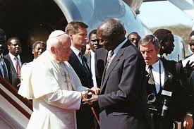 LES KENYANS PLEURENT LA MORT DE LEUR PRESIDENT LE PLUS ANCIEN xx KENYANS MOURN THE DEATH OF THEIR LONGEST SERVED PRESIDENT