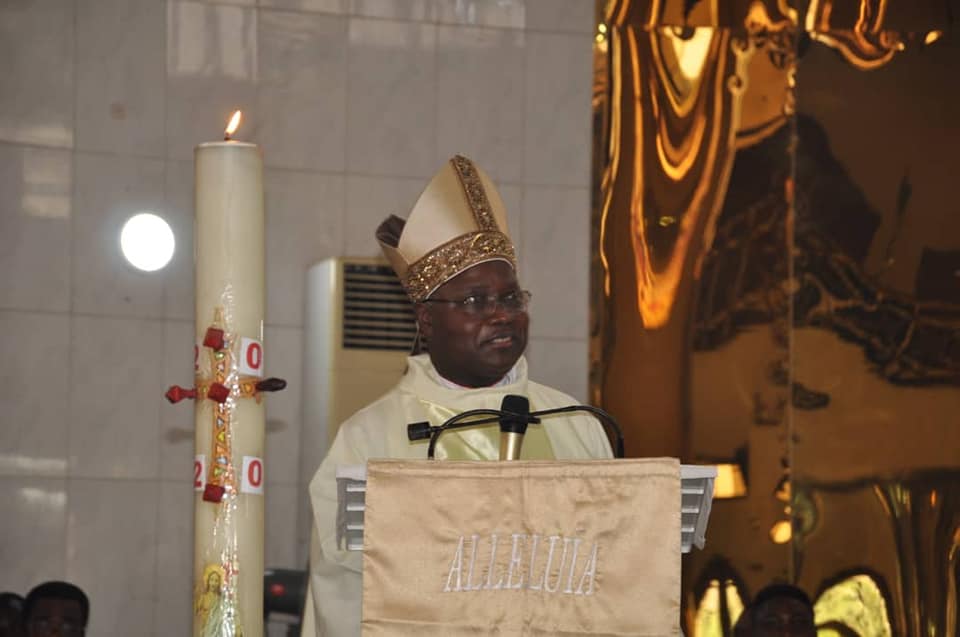 PAQUES, 12 AVRIL 2020 HOMÉLIE DE L’ARCHEVÊQUE IGNATIUS A. KAIGAMA À L’ÉGLISE DE LA TRINITÉ SAINTE, MAITAMA, ABUJA xxx EASTER, 12TH APRIL, 2020 HOMILY BY ARCHBISHOP IGNATIUS A. KAIGAMA AT HOLY TRINITY CHURCH, MAITAMA, ABUJA