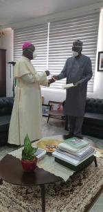 BISPOS CATÓLICOS NA NIGÉRIA VISITAM O GOVERNO SOBRE A QUESTÃO DO COVID-19 DES EVEQUES CATHOLIQUES DU NIGERIA RENDENT VISITE AU GOUVERNEMENT SUR LA QUESTION DE COVID-19 XXX CATHOLIC BISHOPS IN NIGERIA VISIT THE GOVERNMENT ON THE ISSUE OF COVID-19