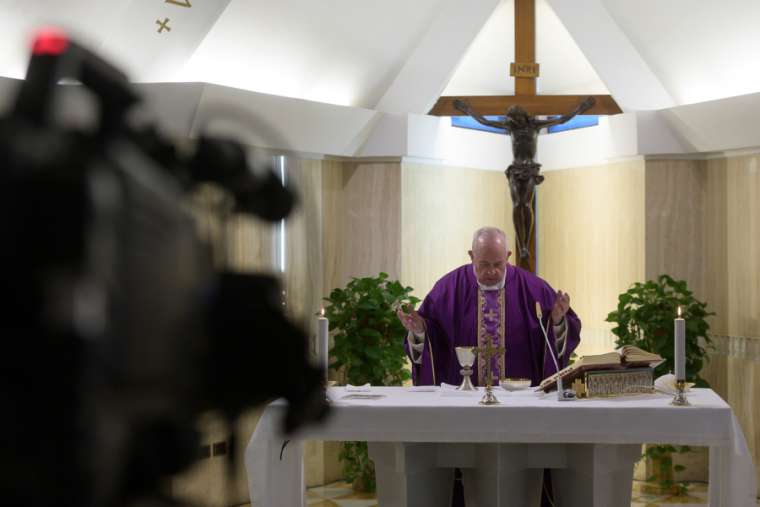 PAPA FRANCISCO ORA POR MÍDIA QUE COBRE A PANDEMIA DE CORONAVÍRUS xxx POPE FRANCIS PRAYS FOR MEDIA COVERING THE CORONAVIRUS PANDEMIC xxx LE PAPE FRANÇOIS PRIE POUR LES MEDIAS COUVRANT LA PANDEMIE DE CORONAVIRUS