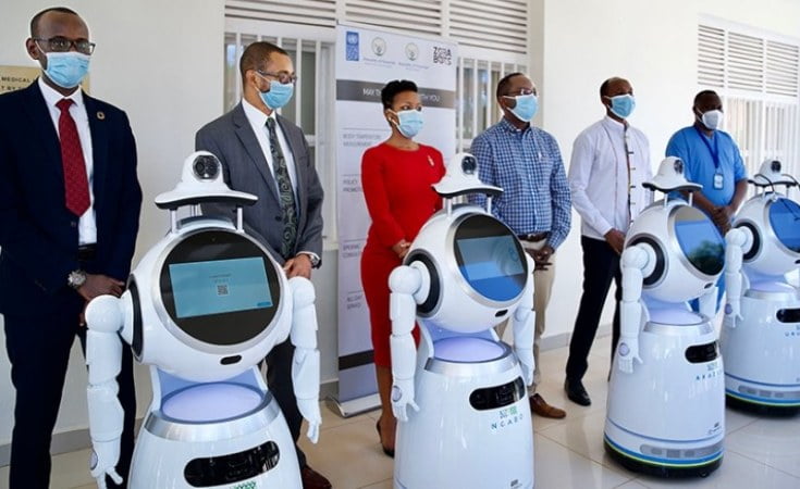 ROBÔS ASSUMEM A LUTA CONTRA O CORONAVÍRUS EM RUANDA xxx DES ROBOTS PRENNENT LE RELAIS DU COMBAT CONTRE LE CORONAVIRUS AU RWANDA xxx ROBOTS TAKE OVER THE FIGHT OF CORONAVIRUS IN RWANDA