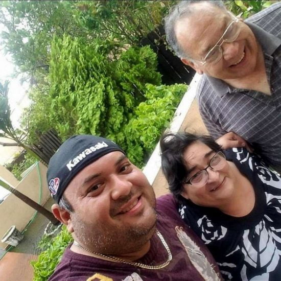 CORONAVIRUS WIPES OUT WHOLE FAMILY, FATHER, MOTHER, SON CORONAVIRUS ÉLIMINE TOUTE LA FAMILLE, LE PÈRE, LA MÈRE, LE FILS CORONAVIRUS APAGA TODA A FAMÍLIA, PAI, MÃE, FILHO