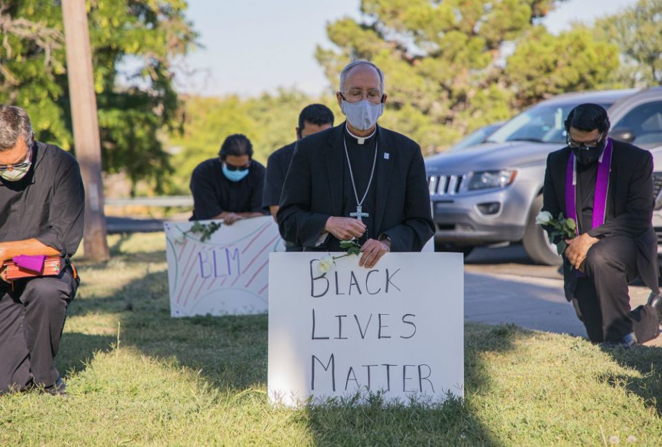 L’EVEQUE D’EL PASO, MARK SEITZ: LES VIES NOIRES COMPTENT XXX EL PASO’S BISHOP MARK SEITZ: BLACK LIVES MATTER