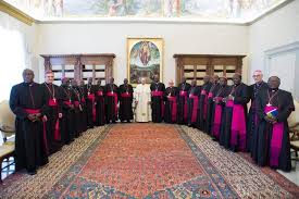 UGANDESES COMEMORAM O DIA DOS MÁRTIRES xxx  LES OUGANDAIS CELEBRENT LA JOURNEE DES MARTYRS DISCRETS xxx  UGANDANS CELEBRATE LOW-KEY MARTYRS’ DAY