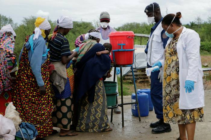 UMA ASSOCIAÇÃO INTER-RELIGIOSA DE MULHERES NOS CAMARÕES TRAZ PALIATIVOS COVID-19 xxx AN INTERFAITH ASSOCIATION OF WOMEN IN CAMEROON BRINGS COVID-19 PALLIATIVES xxx UNE ASSOCIATION INTERCONFESSIONNELLE DE FEMMES AU CAMEROUN APPORTE DES PALLIATIFS COVID-19