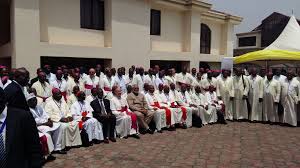 BISPOS EXPRESSAM GRATIDÃO AO APLICAR CUIDADO NO COVID-19 xxx LES EVEQUES EXPRIMENT LEUR GRATITUDE TOUT EN APPLIQUANT LA PRUDENCE SUR COVID-19 xxx BISHOPS EXPRESS GRATITUDE WHILE APPLYING CAUTION ON COVID-19