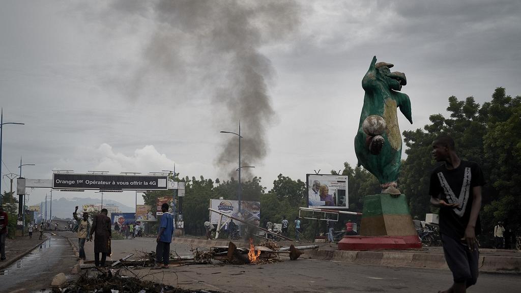 TRIBUTE TO A DIPLOMATIC MEDIATOR IN MALI xxx HOMENAGEM A UM MEDIADOR DIPLOMÁTICO NO MALI xxx HOMMAGE A UN MEDIATEUR DIPLOMATIQUE AU MALI