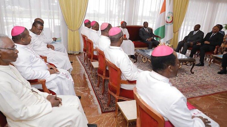 BISPOS DA COSTA DO MARFIM PEDEM PAZ ANTES DAS ELEIÇÕES xxx LES EVEQUES DE COTE D’IVOIRE APPELLENT A LA PAIX AVANT LES ELECTIONS xxx BISHOPS IN IVORY COAST APPEAL FOR PEACE AHEAD OF ELECTIONS
