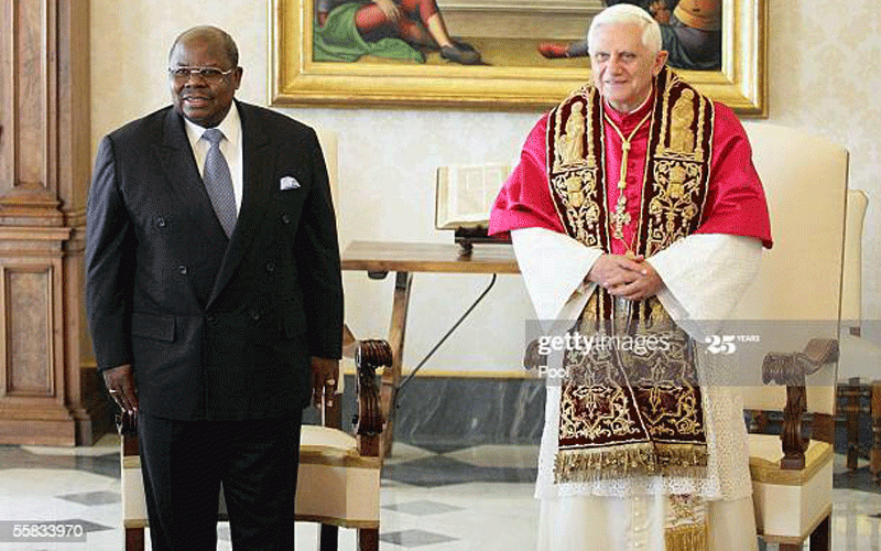 L’ANCIEN PRESIDENT DE LA TANZANIE PLEURE COMME «UN HOMME DE FOI xxx EX-PRESIDENTE DA TANZÂNIA LAMENTADO COMO “UM HOMEM DE FÉ xxx FORMER PRESIDENT OF TANZANIA MOURNED AS “A MAN OF FAITH