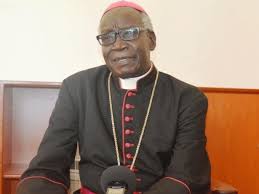 UN EVEQUE AFRICAIN ENTRE DANS LA PAIX NATIONALE xxx BISPO AFRICANO AVANÇA PARA A PAZ NACIONAL xxx AFRICAN BISHOP STEPS FORWARD INTO NATIONAL PEACE
