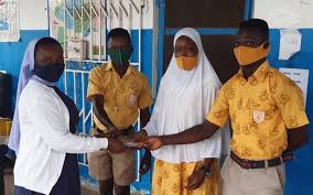 FREIRA NIGERIANA LIDERA REABILITAÇÃO DE CRIANÇAS DE RUA xxx UNE RELIGIEUSE NIGERIANE OUVRE LA VOIE A LA REHABILITATION DES ENFANTS DES RUES xxx A NIGERIAN NUN LEADS THE WAY IN REHABILITATING STREET CHILDREN