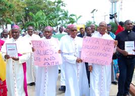“INCESSANTES ASSASSINATOS NA NIGÉRIA” BISPOS CATÓLICOS CLAMAM xxx « MEURTRES INCESSANTS AU NIGERIA » CRIENT LES EVEQUES CATHOLIQUES xxx “INCESSANT KILLINGS IN NIGERIA» CATHOLIC BISHOPS CRY OUT