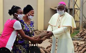 COVID-19 REND LES EGLISES PAUVRES EN AFRIQUE xxx COVID-19 TORNANDO POBRES AS IGREJAS NA ÁFRICA xxx COVID-19 TURNING CHURCHES IN AFRICA POOR