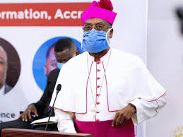 LE PRELAT GHANEEN INSISTE SUR L’OBJECTIF DU SACERDOCE ALORS QU’IL EN ORDONNE SIX xxx O PRELADO DE GANA FALA SOBRE A META DO SACERDÓCIO AO ORDENAR SEIS xxx GHANAIAN PRELATE HARPS ON THE GOAL OF THE PRIESTHOOD AS HE ORDAINS SIX