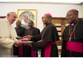 ÉLIRE DES DIRIGEANTS QUI PROMEUVENT LES VALEURS HUMAINES, LES EVEQUES DE NAMIBIE LE DISENT AUX ELECTEURS XXX ELEJA LÍDERES QUE DEFENDEM OS VALORES HUMANOS, BISPOS DA NAMÍBIA CONTAM AOS ELEITORES XXX ELECT LEADERS WHO FOSTER HUMAN VALUES, BISHOPS IN NAMIBIA TELL VOTERS