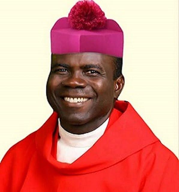 UN EVEQUE CATHOLIQUE AU NIGERIA, MOSES CHIKWE ENLEVE PAR DES HOMMES ARMES— UM BISPO CATÓLICO NA NIGÉRIA, MOSES CHIKWE SEQUESTRADO POR PISTOLEIROS— A CATHOLIC BISHOP IN NIGERIA, MOSES CHIKWE ABDUCTED BY GUNMEN.