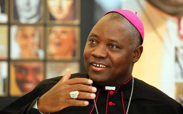 O ARCEBISPO KAIGAMA ADVERTE O GOVERNO EM SUA MENSAGEM DE NATAL — L’ARCHEVEQUE KAIGAMA MET EN GARDE LE GOUVERNEMENT DANS SON MESSAGE DE NOËL — ARCHBISHOP KAIGAMA WARNS THE GOVERNMENT IN HIS CHRISTMAS MESSAGE