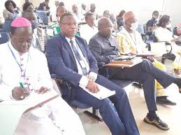 BISPO RECOWA-CERAO RECEBE PRÊMIO PRESIDENCIAL — L’EVEQUE RECOWA-CERAO REÇOIT LE PRIX PRESIDENTIEL — RECOWA-CERAO BISHOP RECEIVES PRESIDENTIAL AWARD.