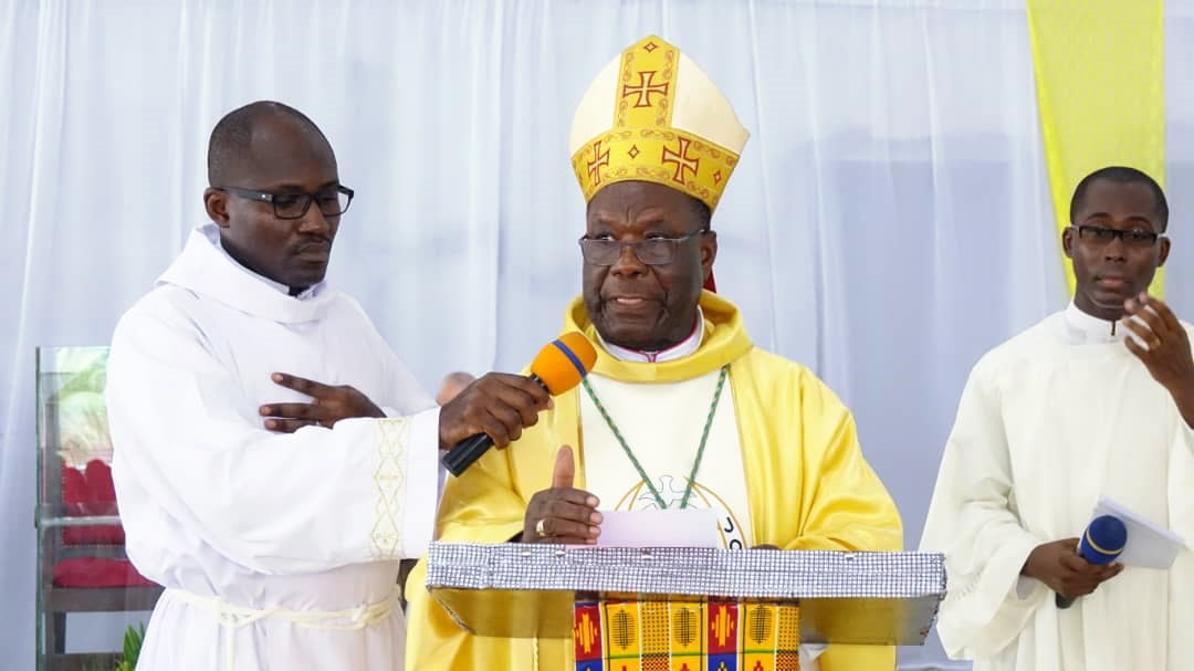 A IGREJA NA COSTA DO MARFIM MARCA 125 ANOS DE EXISTÊNCIA —- THE CHURCH IN IVORY COAST MARKS 125 YEARS OF HER EXISTENCE —- L’EGLISE DE COTE D’IVOIRE FETE SES 125 ANS D’EXISTENCE