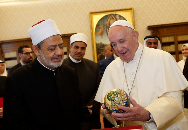 O PAPA FRANCISCO E O GRANDE IMAM AL-TAYYEB CELEBRAM O PRIMEIRO DIA INTERNACIONAL DA FRATERNIDADE HUMANA —- LE PAPE FRANÇOIS ET LE GRAND IMAM AL-TAYYEB CELEBRENT LA TOUTE PREMIERE JOURNEE INTERNATIONALE DE LA FRATERNITE HUMAINE —- POPE FRANCIS AND GRAND IMAM AL-TAYYEB CELEBRATE THE FIRST-EVER INTERNATIONAL DAY OF HUMAN FRATERNITY