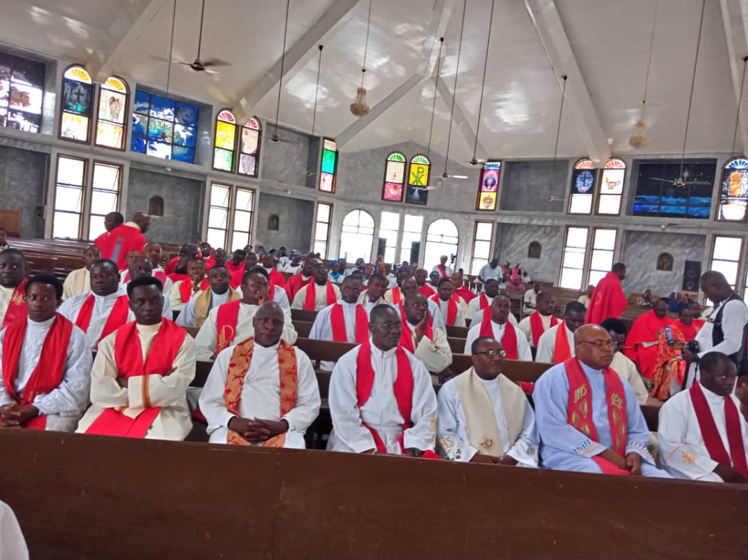 L’ATTAQUE CONTRE L’EGLISE DE L’ARCHIDIOCESE DE KADUNA AU NIGERIA EST DECLAREE FAUSSE — ATAQUE À IGREJA DA ARQUIDIOCESE DE KADUNA, NA NIGÉRIA, DECLARADO FALSO — ATTACK ON NIGERIA’S KADUNA ARCHDIOCESE CHURCH DECLARED FALSE
