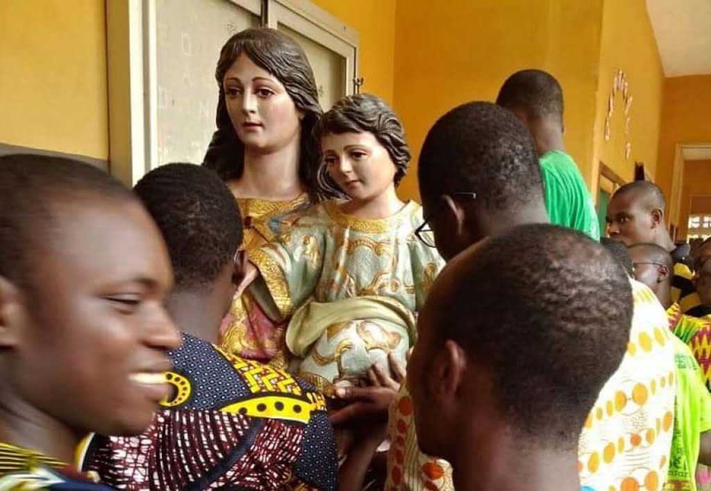 A ESTÁTUA DE MARIAN FINALMENTE CHEGOU AO BENIN — LA STATUE MARIALE EST ENFIN ARRIVEE AU BENIN — MARIAN STATUE FINALLY ARRIVED IN BENIN