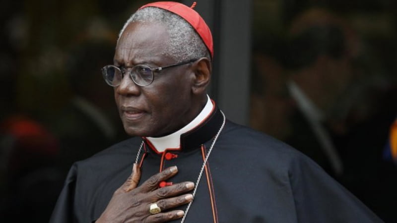 LA DEMISSION DU CARDINAL SARAH DE LA CONGREGATION DU CULTE DIVIN EST CONFIRMEE — A RENÚNCIA DO CARDEAL SARAH DA CONGREGAÇÃO DE ADORAÇÃO DIVINA CONFIRMADA — CARDINAL SARAH’S RESIGNATION FROM DIVINE WORSHIP CONGREGATION CONFIRMED