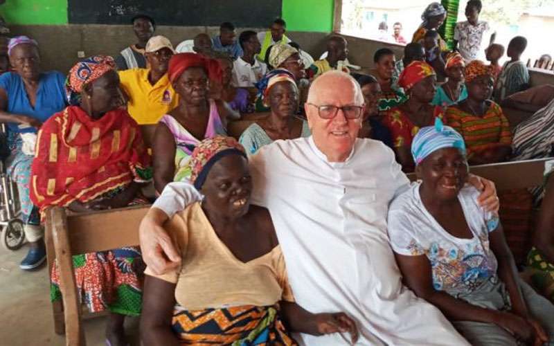 ARRETEZ CETTE EXCLUSION SOCIALE DES LEPREUX, PREVIENT UN PRETRE DU BURKINA FASO — ACABAR COM A EXCLUSÃO SOCIAL DE LEPROSOS, O PADRE DE BURKINA FASO ADVERTE — STOP THIS SOCIAL EXCLUSION OF LEPERS, BURKINA FASO PRIEST CAUTIONS