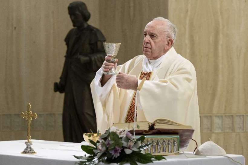 PAPA FRANCISCO REZA QUE SÃO JOSÉ AJUDE JOVENS ADULTOS — LE PAPE FRANÇOIS PRIE QUE SAINT JOSEPH AIDE LES JEUNES ADULTES — POPE FRANCIS PRAYS ST. JOSEPH WILL HELP YOUNG ADULTS