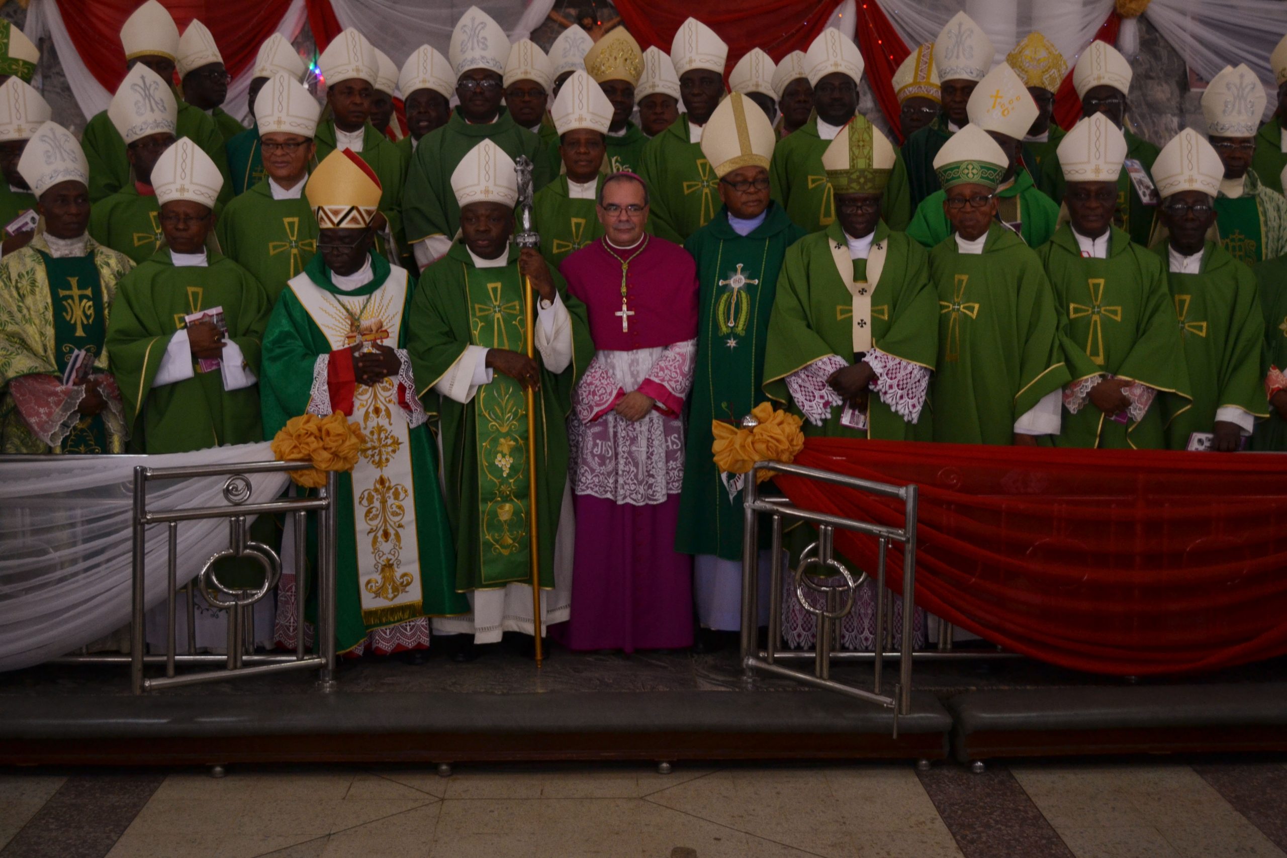 LÍDERES CRISTÃOS NA NIGÉRIA EXTOL ESCLARECIMENTO SOBRE UNIÕES DO MESMO SEXO — CHRISTIAN LEADERS IN NIGERIA EXTOL CLARIFICATION ON SAME-SEX UNIONS — DIRIGEANTS CHRETIENS AU NIGERIA CLARIFICATION EXTOL SUR LES SYNDICATS DE MEME SEXE