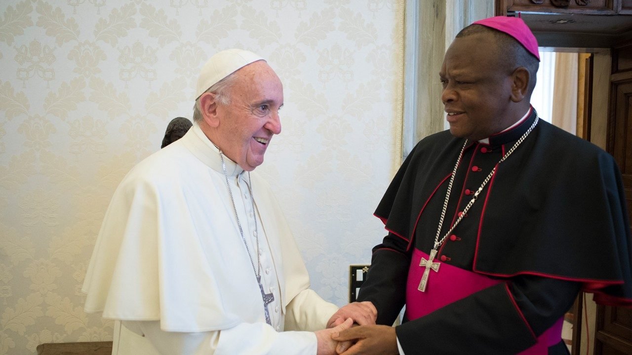 CARDINAL AMBONGO WANTS « A GOVERNMENT WITHOUT THIEVES » — O CARDEAL AMBONGO QUER « UM GOVERNO SEM LADRÕES » — LE CARDINAL AMBONGO VEUT « UN GOUVERNEMENT SANS VOLEURS »