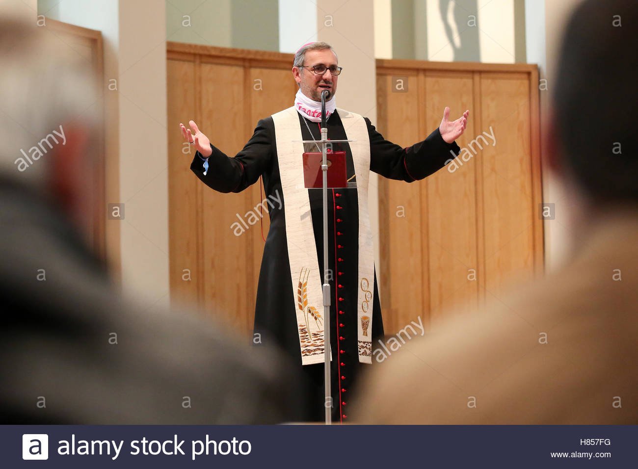 L’ARCHEVEQUE CATHOLIQUE ALLEMAND PROPOSE DE DEMISSIONNER DE SES FONCTIONS — ARCEBISPO CATÓLICO ALEMÃO SE OFERECE PARA RENUNCIAR AO CARGO — GERMAN CATHOLIC ARCHBISHOP OFFERS TO RESIGN FROM OFFICE