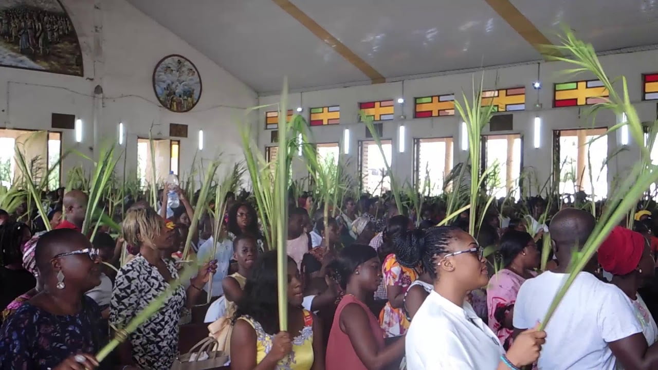 OS CRISTÃOS REDESCOBREM A ALEGRIA DE CELEBRAR O DOMINGO DE RAMOS NA COSTA DO MARFIM — LES CHRETIENS RETROUVENT LA JOIE DE CELEBRER LE DIMANCHE DES RAMEAUX EN COTE D’IVOIRE —- CHRISTIANS REDISCOVER THE JOY OF CELEBRATING PALM SUNDAY IN IVORY COAST