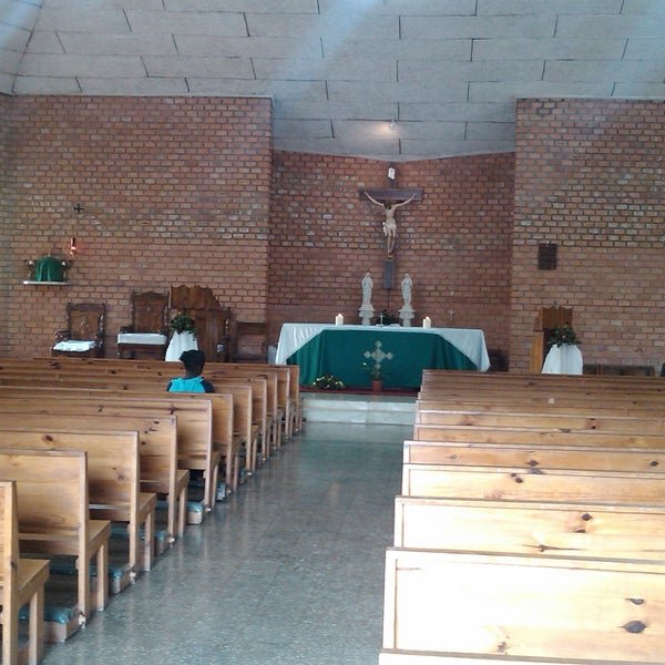 CONFLICTS OF AUTHORITY BETWEEN PARISH PRIESTS AND VICARS IN PARISHES — CONFLITOS DE AUTORIDADE ENTRE PÁROCOS E VIGÁRIOS NAS PARÓQUIAS — CONFLITS D’AUTORITE ENTRE CURES ET VICAIRES DANS LES PAROISSES