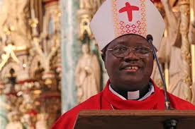 L’ARCHEVEQUE KAIGAMA INVOQUE LE SAINT-ESPRIT SUR LE NIGERIA — O ARCEBISPO KAIGAMA INVOCA O ESPÍRITO SANTO NA NIGÉRIA — ARCHBISHOP KAIGAMA INVOKES THE HOLY SPIRIT ON NIGERIA