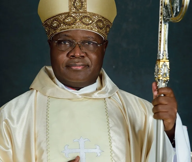 O PRESIDENTE DA RECOWA-CERAO PEDE O FIM DA CONVERSÃO FORÇADA — THE PRESIDENT OF RECOWA-CERAO CALLS FOR END TO FORCEFUL CONVERSION — LE PRESIDENT DE RECOWA-CERAO APPELLE A LA FIN DE LA CONVERSION FORCEE