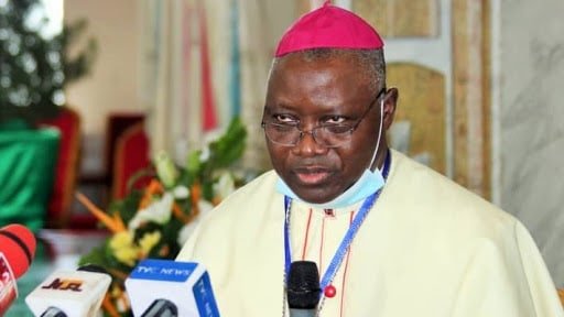 NE REPRIMEZ PAS LES JEUNES SUR LEURS VERITABLES EXIGENCES — NÃO REPRIMA OS JOVENS EM SUAS DEMANDAS GENUÍNAS — DO NOT SUPPRESS THE YOUTH ON THEIR GENUINE DEMANDS