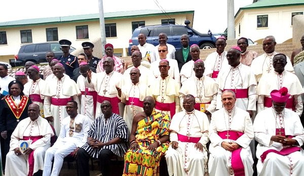 BRUTALITE MILITAIRE AU GHANA, CRIENT LES EVEQUES CATHOLIQUES, — BRUTALIDADE MILITAR EM GANA, GRITAM OS BISPOS CATÓLICOS, — MILITARY BRUTALITY IN GHANA, CATHOLIC BISHOPS CRY OUT,