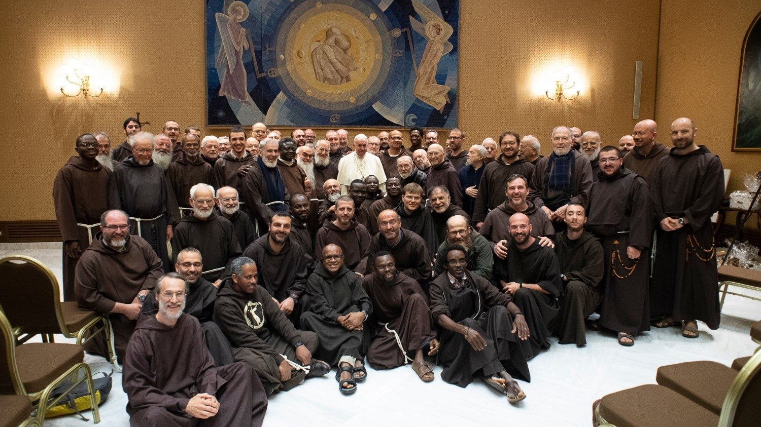 LE PAPE FRANÇOIS CONSEILLE LES FRERES MINEURS ET AUTRES CONGREGATIONS —- PAPA FRANCISCO ACONSELHA FRADES MENORES E OUTRAS CONGREGAÇÕES —- POPE FRANCIS ADVISES FRIARS MINOR AND OTHER CONGREGATION