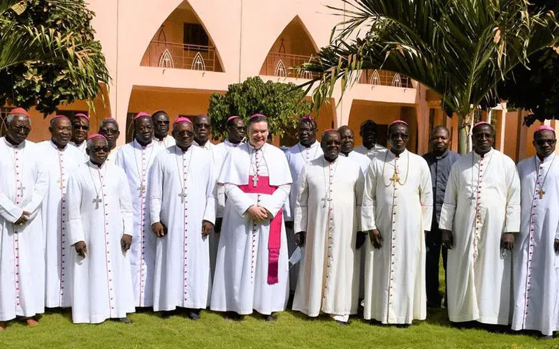 BISPOS CATÓLICOS EM BURKINA FASO-NÍGER EM VISITA DE CONDOLÊNCIAS — VISITE DE CONDOLEANCES DES EVEQUES CATHOLIQUES AU BURKINA FASO-NIGER — CATHOLIC BISHOPS IN BURKINA FASO-NIGER ON A CONDOLENCE VISIT