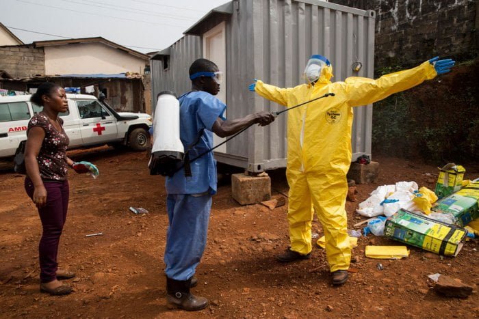 EBOLA EST PIRE QUE COVID-19, A DECLARE UN PRETRE CATHOLIQUE EN SIERRA LEONE — EBOLA É PIOR DO QUE COVID-19, DISSE UM PADRE CATÓLICO EM SERRA LEOA — EBOLA IS WORSE THAN COVID-19, SAID A CATHOLIC PRIEST IN SIERRA LEONE