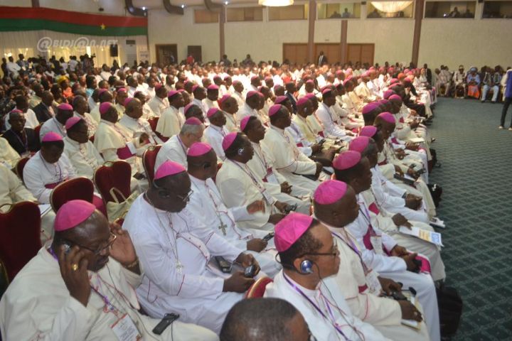 RECOWA EDUCAÇÃO CATÓLICA E CATEQUESE SE ENCONTRAM — RECOWA ÉDUCATION CATHOLIQUE ET CATECHESE SE RENCONTRENT — RECOWA CATHOLIC EDUCATION AND CATECHESIS MEET