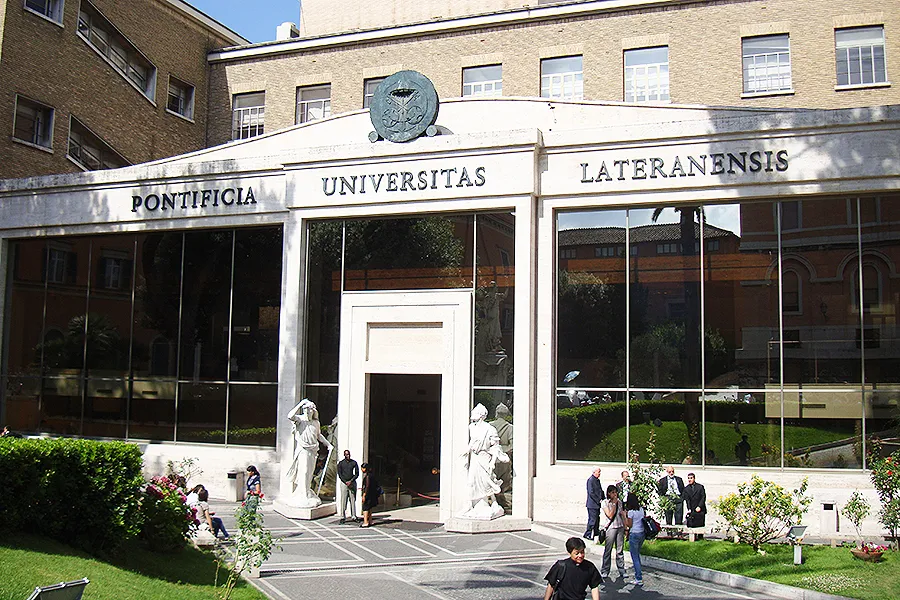 COURS DE LICENCE EN ECOLOGIE ET ENVIRONNEMENT AJOUTE A L’UNIVERSITE PONTIFICALE DU LATRAN — CURSO DE ECOLOGIA E MEIO AMBIENTE ADICIONADO NA PONTIFÍCIA UNIVERSIDADE DE LATRÃO — ECOLOGY, ENVIRONMENT DEGREE COURSE ADDED AT PONTIFICAL LATERAN UNIVERSITY