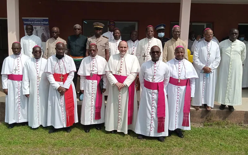 A IGREJA NA COSTA DO MARFIM PRONTA PARA O SÍNODO NACIONAL — THE CHURCH IN IVORY COAST READY FOR THE NATIONAL SYNOD — L’ÉGLISE DE COTE D’IVOIRE PRETE POUR LE SYNODE NATIONAL