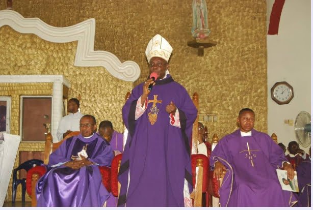 BISPO MEMBRO DA RECOWA CERAO PEDE PAZ NA NIGÉRIA — ÉVEQUE MEMBRE DE RECOWA CERAO APPELLE A LA PAIX AU NIGERIA — BISHOP MEMBER OF RECOWA CERAO CALLS FOR PEACE IN NIGERIA